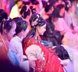 磁县汉服模特兼职(想做汉服模特去哪里找)