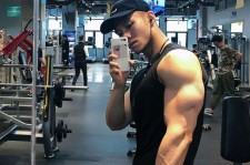 磁县肌肉男模(肌肉男模拟器)