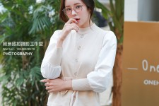 磁县兼职模特被摄影师亲(兼职模特被摄影师亲了)